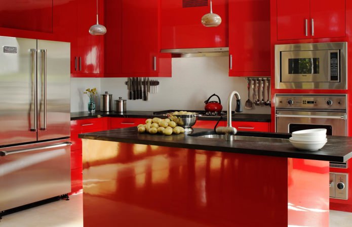 czerwone fronty w kuchni