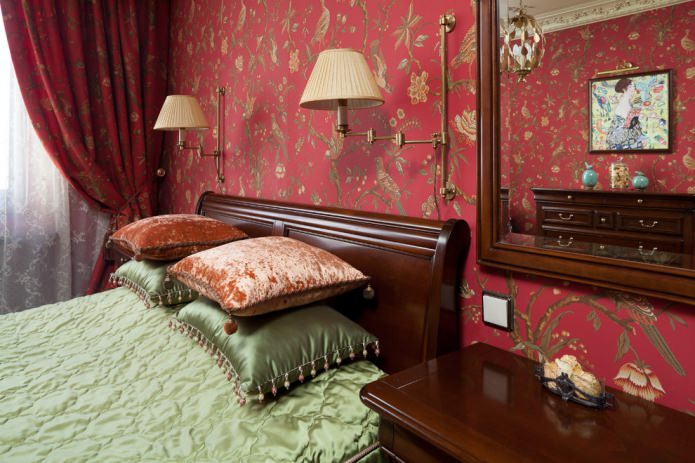 Klasik tarz zeytin kırmızısı yatak odası