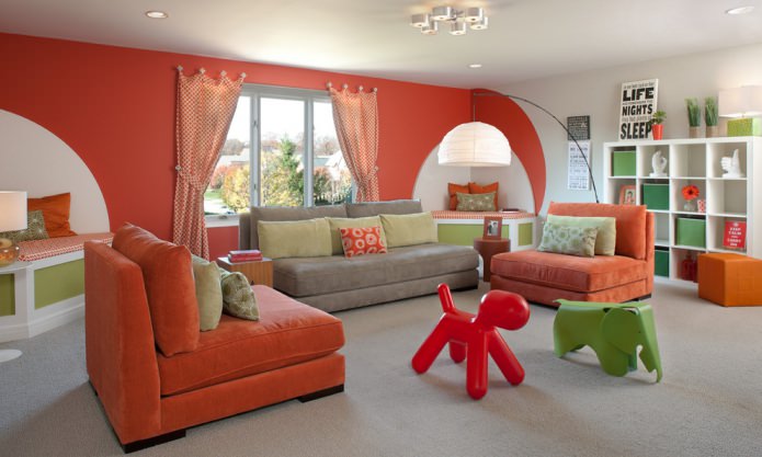 Červený a zelený obývací pokoj