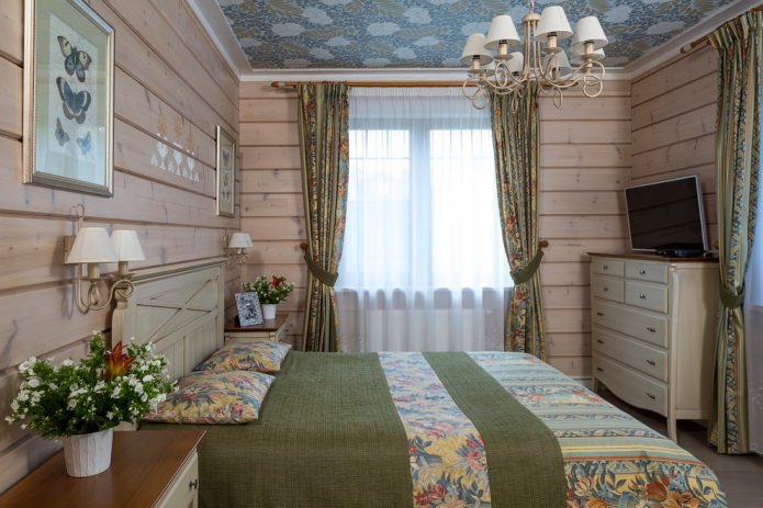 sypialnia w drewnianym domu