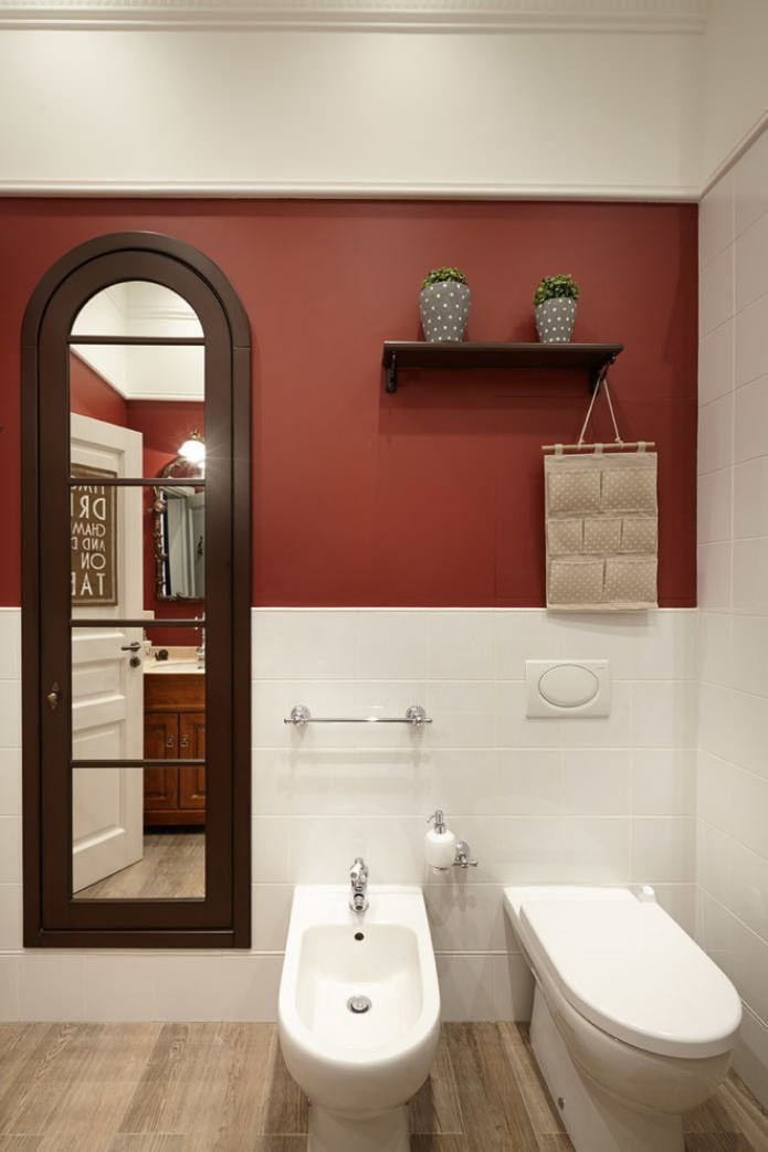 Punainen väri kylpyhuoneen sisätiloissa