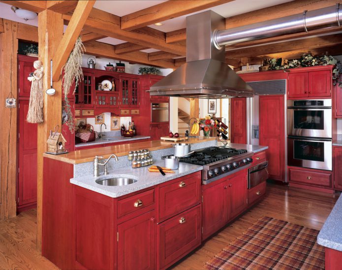 đồ nội thất bằng gỗ nguyên khối trong nhà bếp rộng rãi