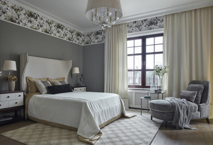 интериор на спалня с обикновени стени и флорални кантове от тапети