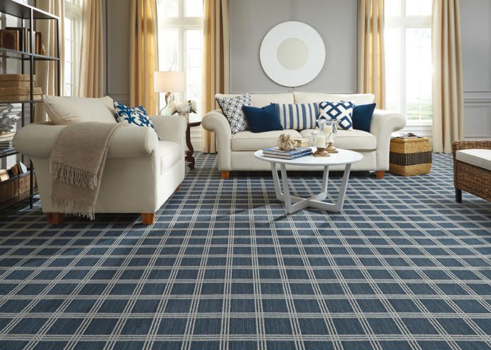 Tmavě modrý koberec