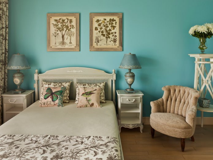 turkoosi Provence-tyylinen makuuhuone, jossa on tavallinen seinämaalaus