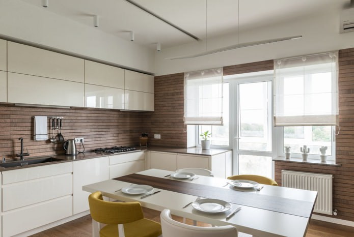 līstes sienas apšuvums modernas virtuves interjerā