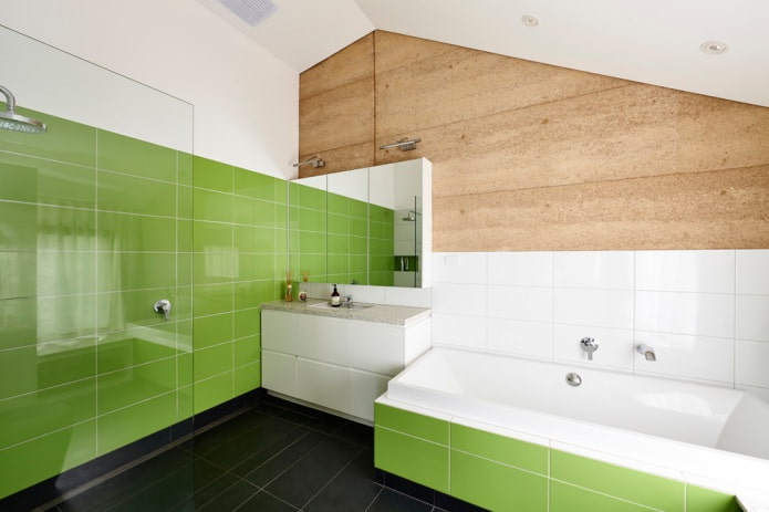 carrelage vert clair dans la salle de bain