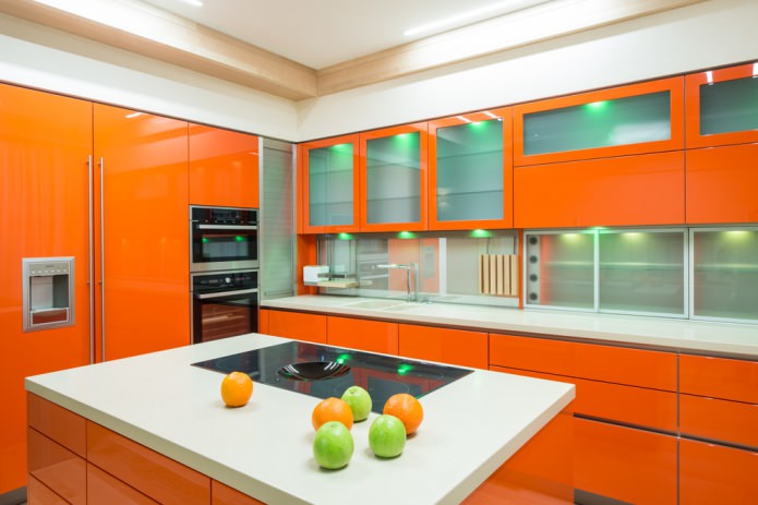 портокалов цвят в кухнята