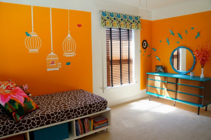 оранжева детска стая с тюркоазени акценти