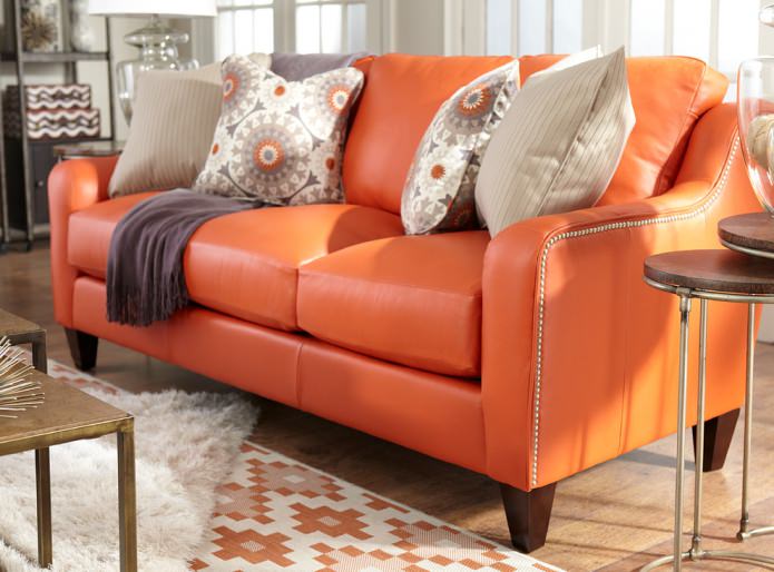πορτοκαλί δερμάτινος καναπές