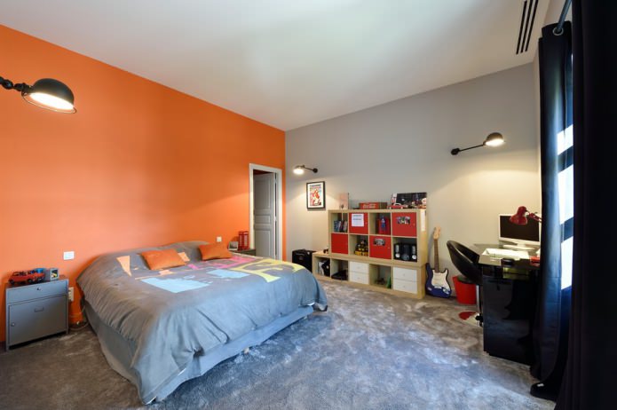 Szaro-pomarańczowy pokój dla nastolatka
