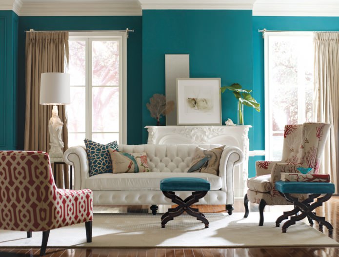 Dekorace obývacího pokoje v tyrkysových barvách