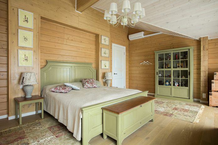 pat și dulap în tonuri de măslin deschis