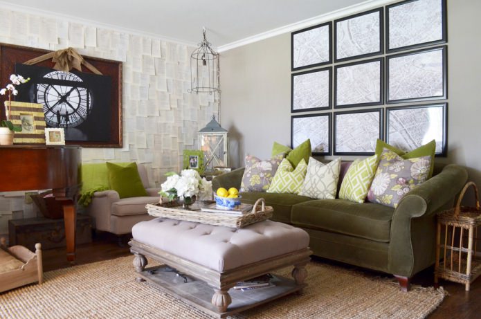 interiér obývacej izby so svetlozelenými vankúšmi