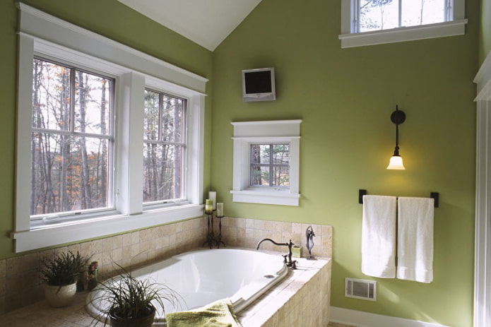 קירות ירוקים בחדר האמבטיה