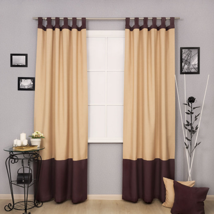 cortines de color beix amb llaços marrons
