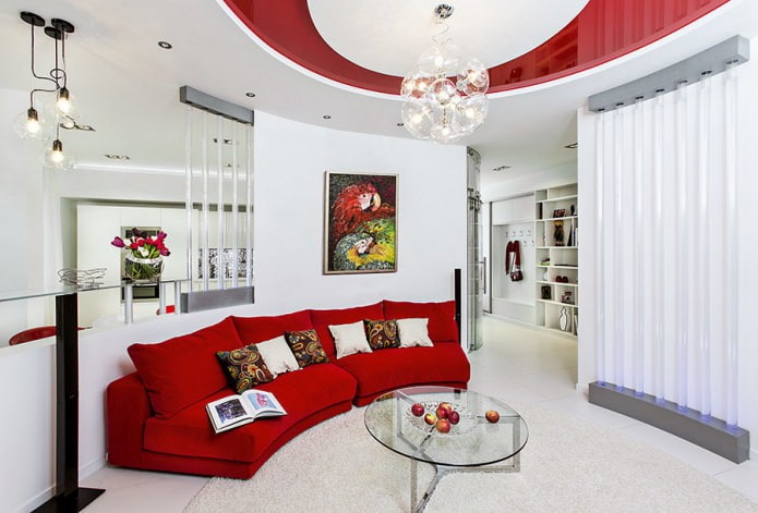 minimalistinen olohuone punaisella moduulisohvalla