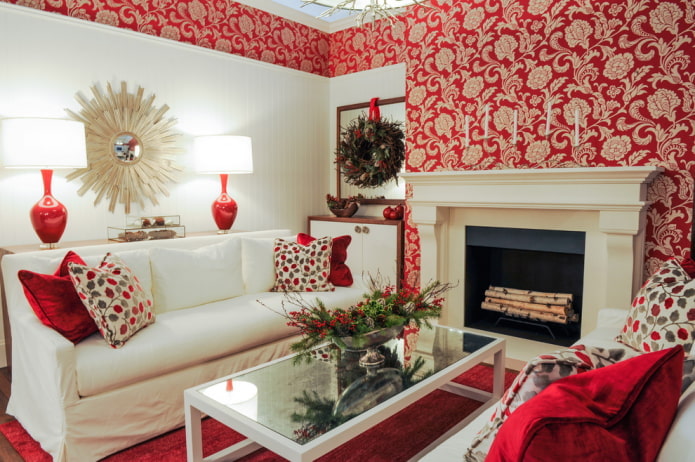 Červené a béžové tapety v obývacím pokoji