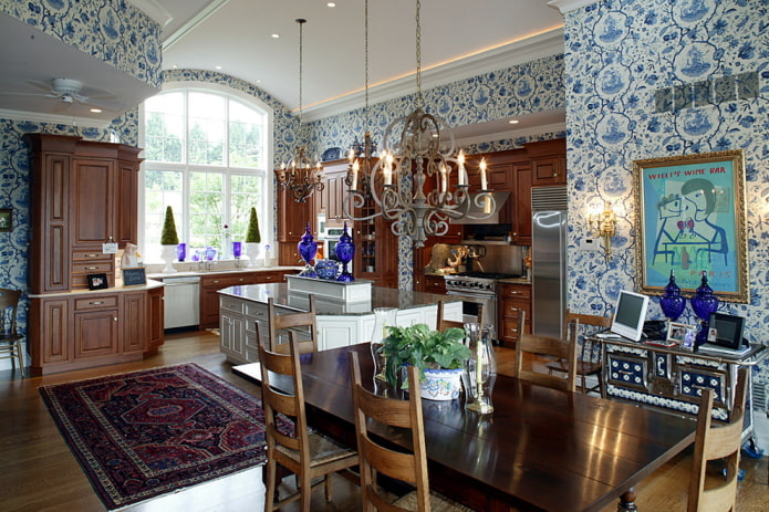 baltos ir mėlynos spalvos tapetai virtuvėje