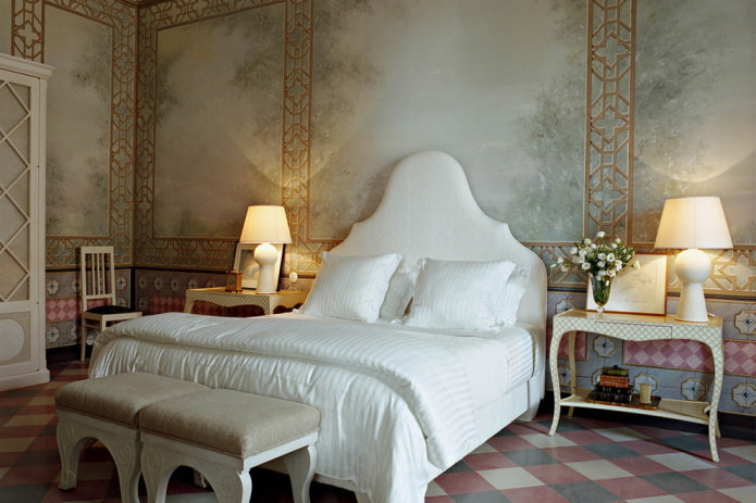 duvar kağıdı ile klasik yatak odası