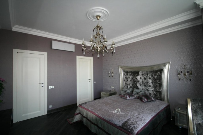 decorarea pereților în dormitor este realizată într-o singură schemă de culori