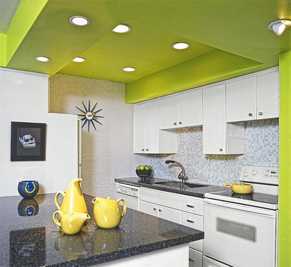 keuken met groen plafond
