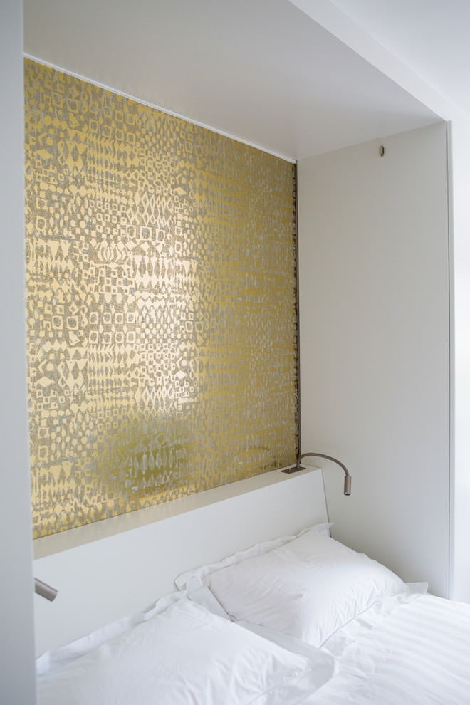 behang met gouden draden in het interieur