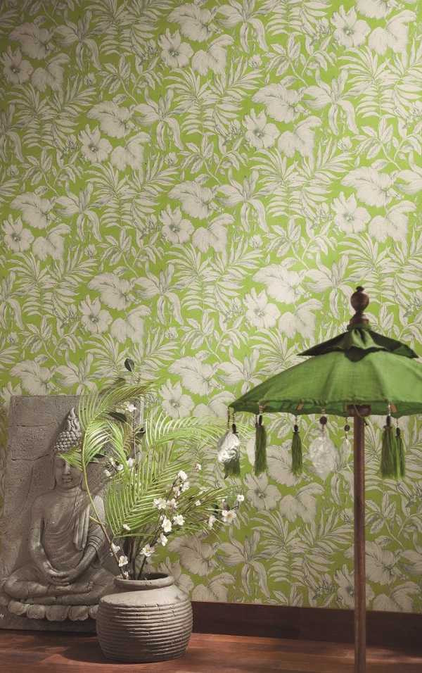 gaiši zaļas krāsas tapetes ar ziedu druku