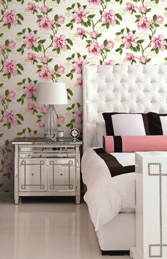 behang met magnolia in het interieur