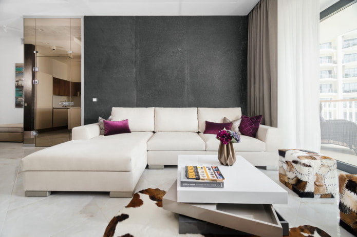 stylový obývací pokoj s bílou pohovkou