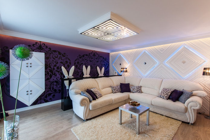 sofa putih dengan dinding ungu dan putih