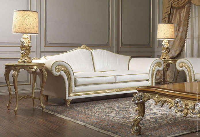 biała i złota sofa