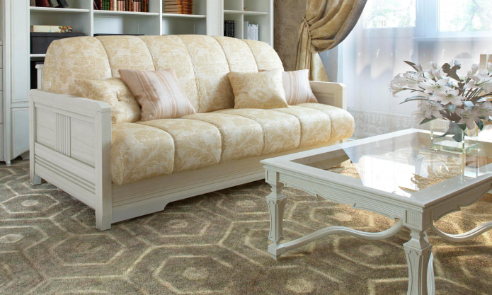 Smėlio ir aukso spalvos sofa