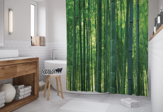 piešdamas bambuko mišką ant vonios užuolaidos