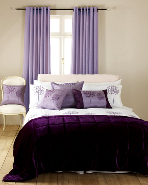 cortines liles a l'interior del dormitori