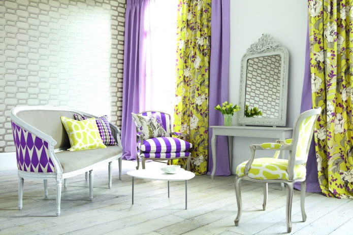 gardiner med en kombination af lilla og gul