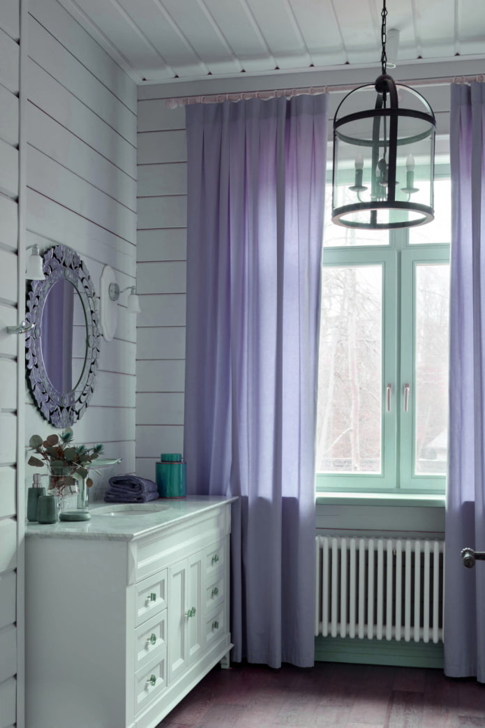llargues cortines de color lila