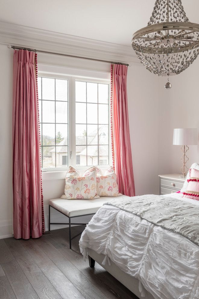 rèm cửa màu hồng trong phòng ngủ