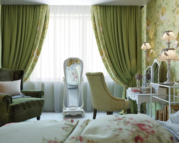 Provence tarzında yatak odasında yeşil perdeler
