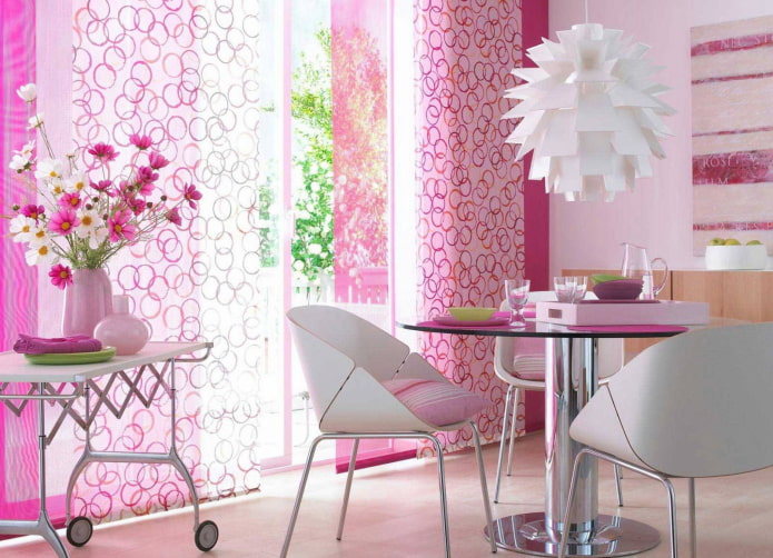 ružové japonské panely v interiéri