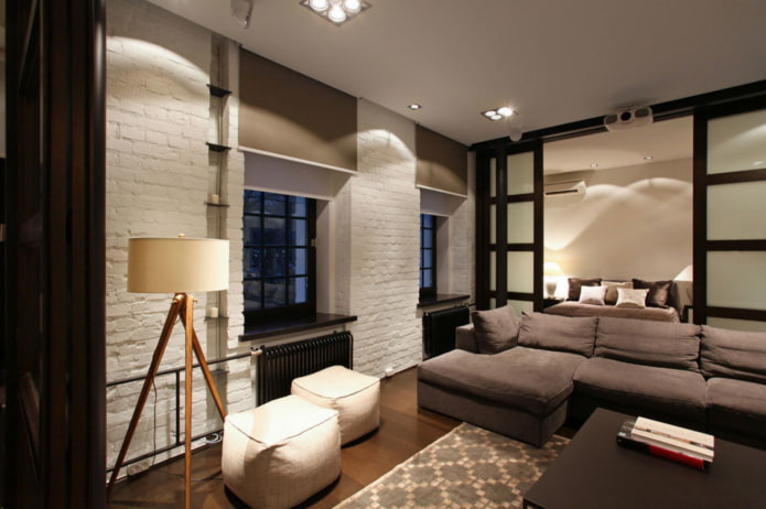 persianes enrotllables marrons a la sala d'estar d'estil loft