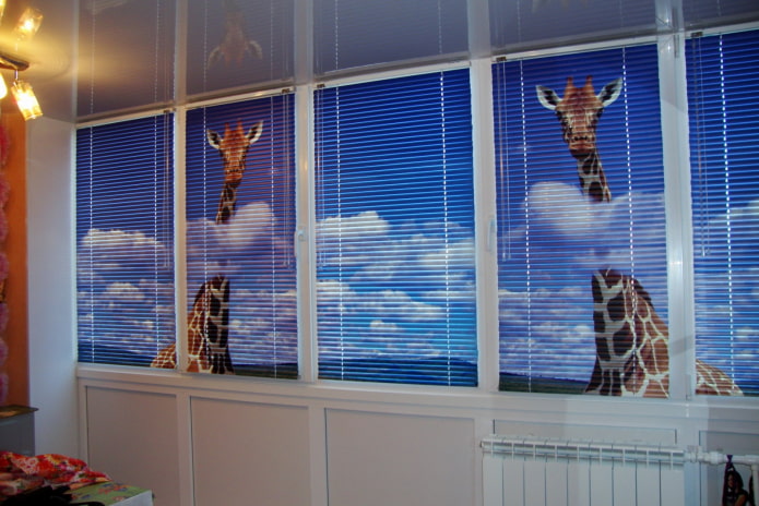 3D žalūzijas ar žirafes attēlu