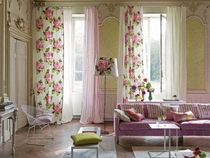 cortines florals a la sala d'estar