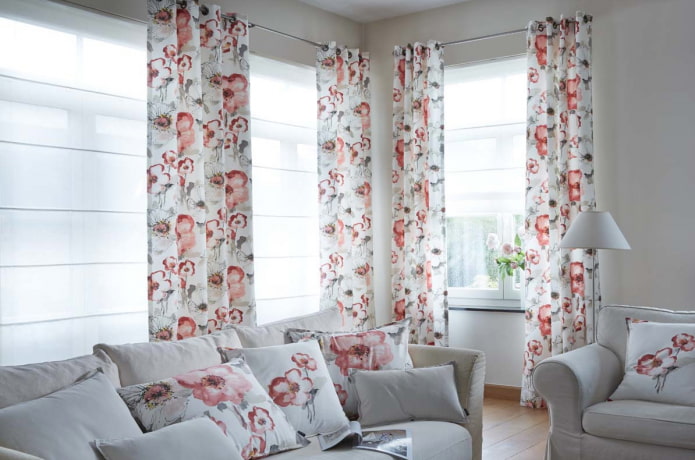cortines florals combinades amb tèxtils