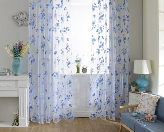 gardiner med blå blomsterprint