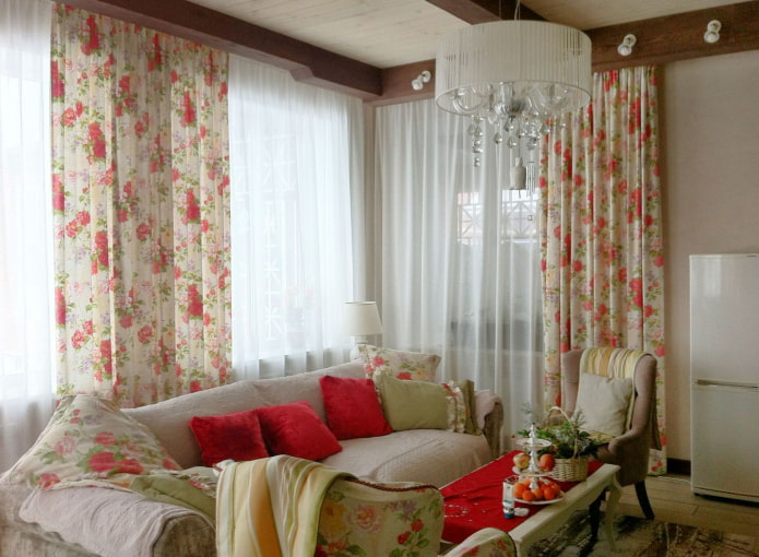 cortines florals combinades amb cortines planes