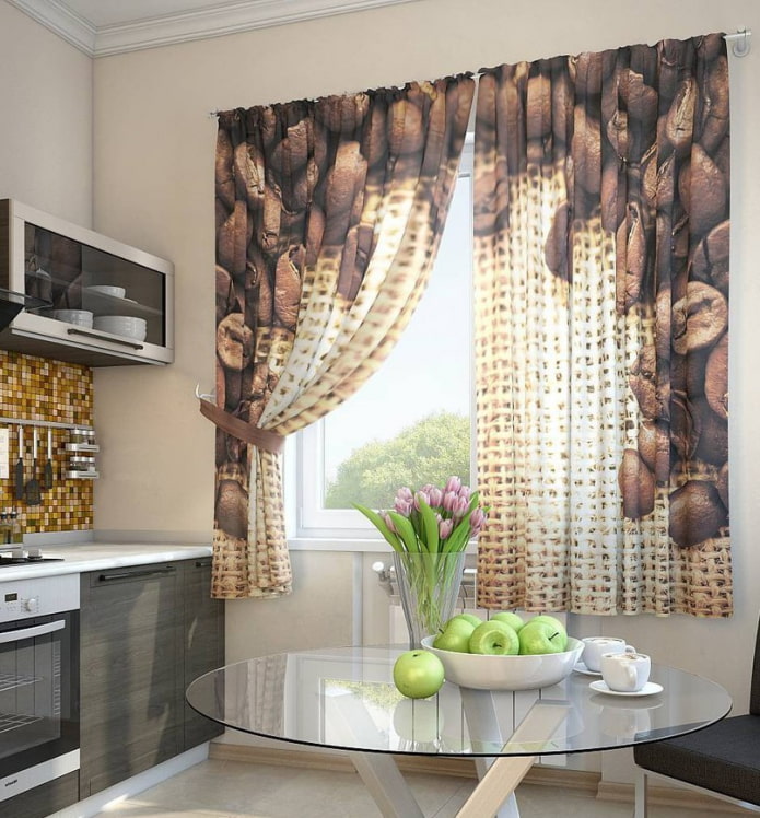 rideaux avec l'image des grains de café dans la cuisine