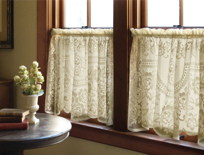 gardiner med gennembrudte mønstre