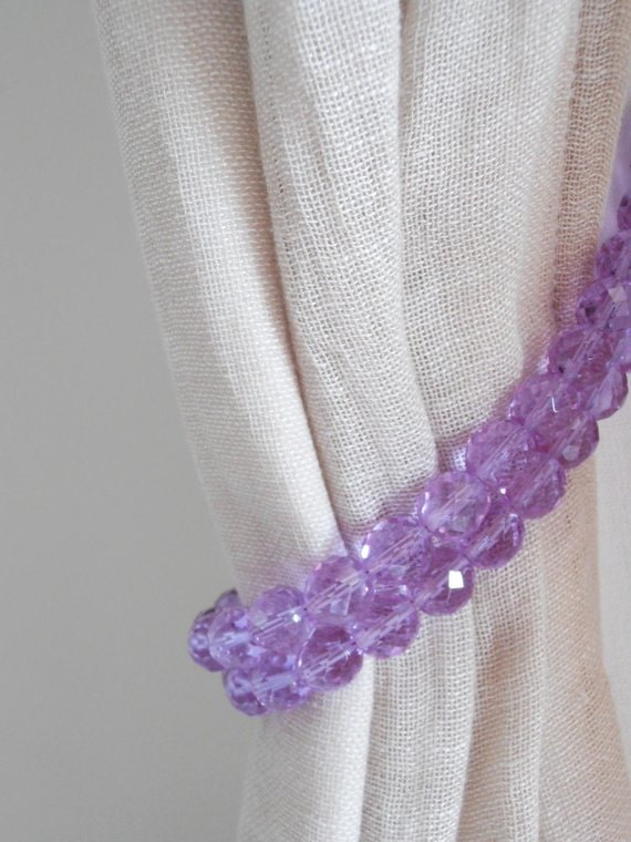 crochet de rideau violet