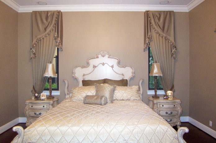 asymmetrische lambrequins in de slaapkamer
